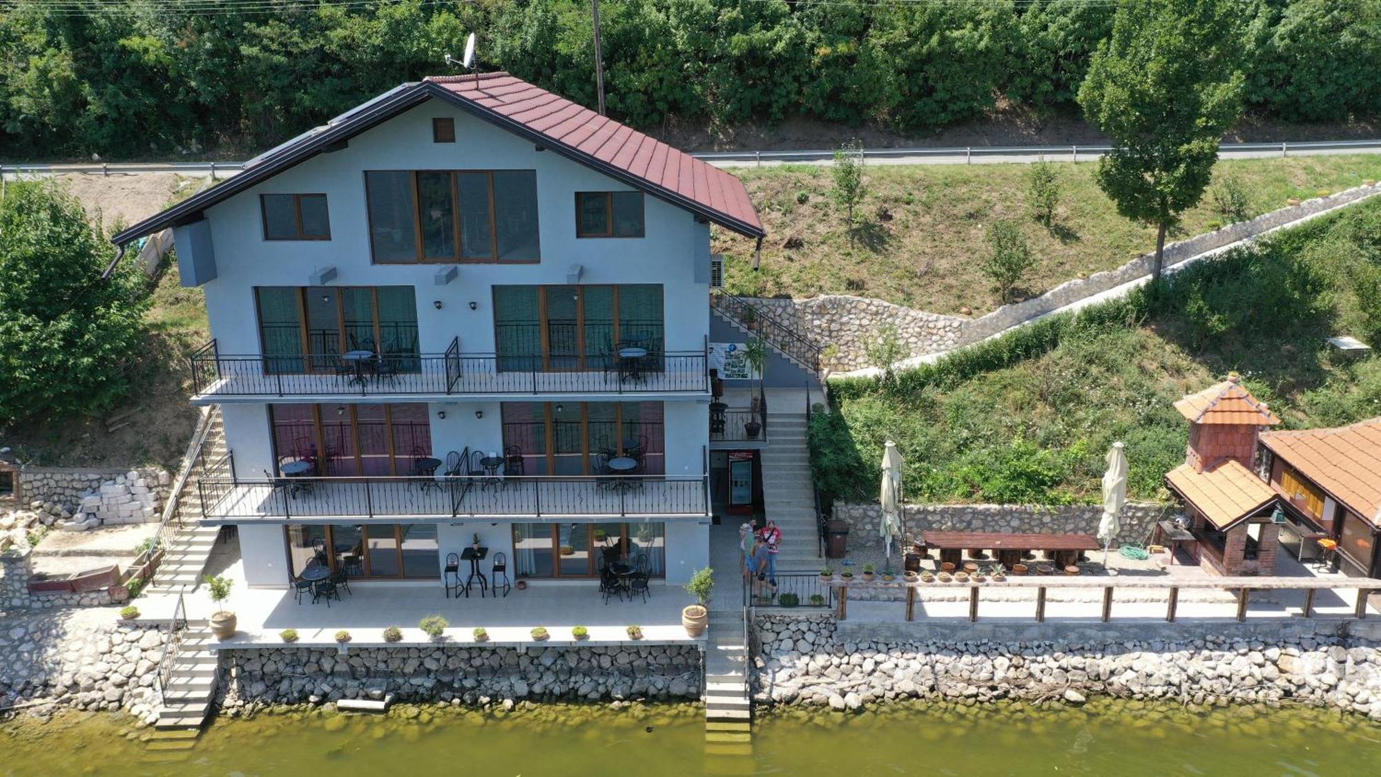 Dunavska Vila Milosavljevic Donji Milanovac Buitenkant foto