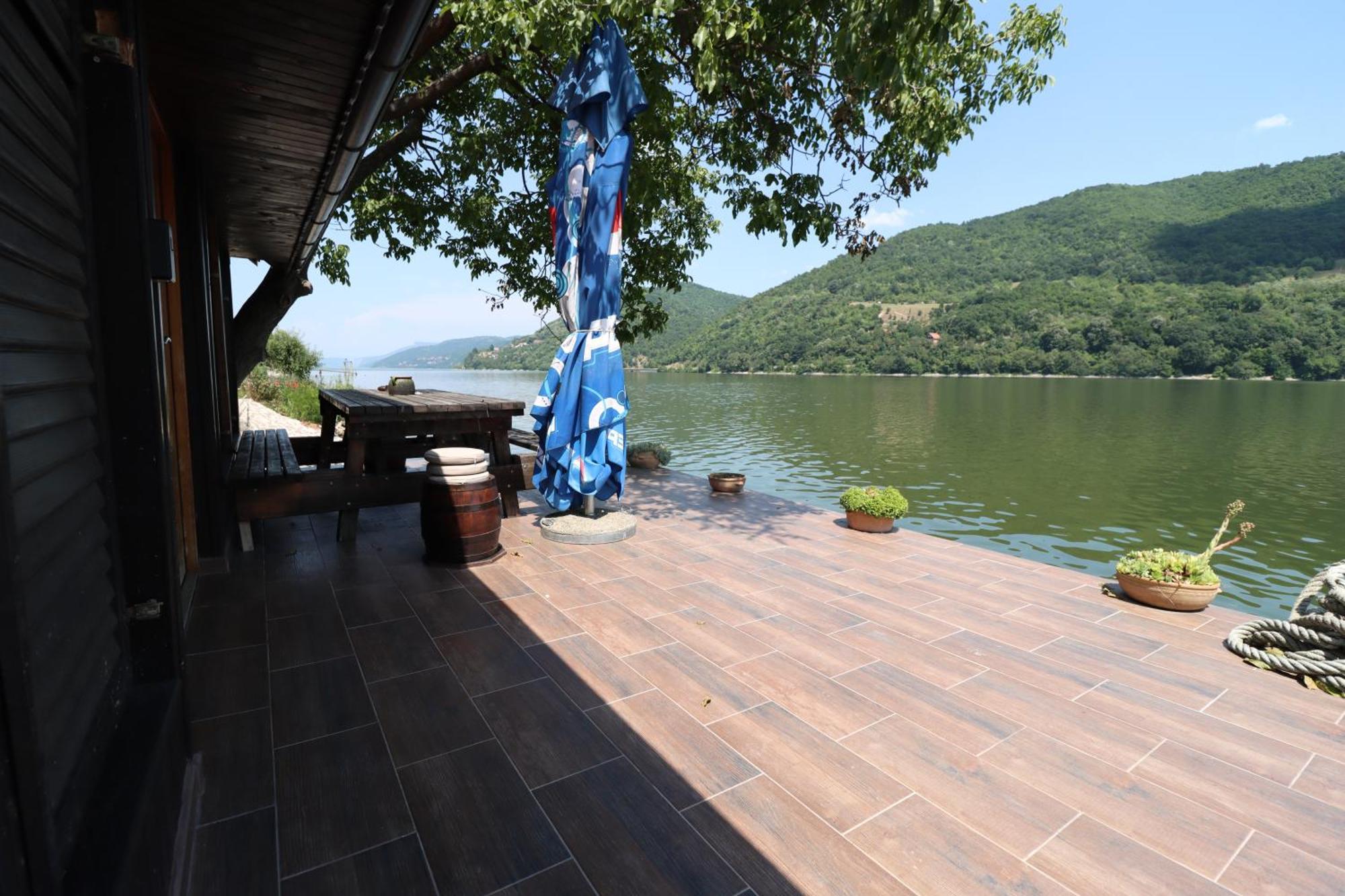 Dunavska Vila Milosavljevic Donji Milanovac Buitenkant foto