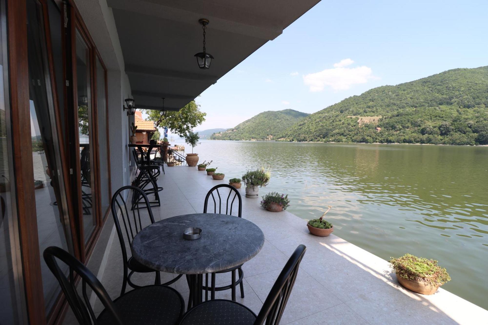 Dunavska Vila Milosavljevic Donji Milanovac Buitenkant foto