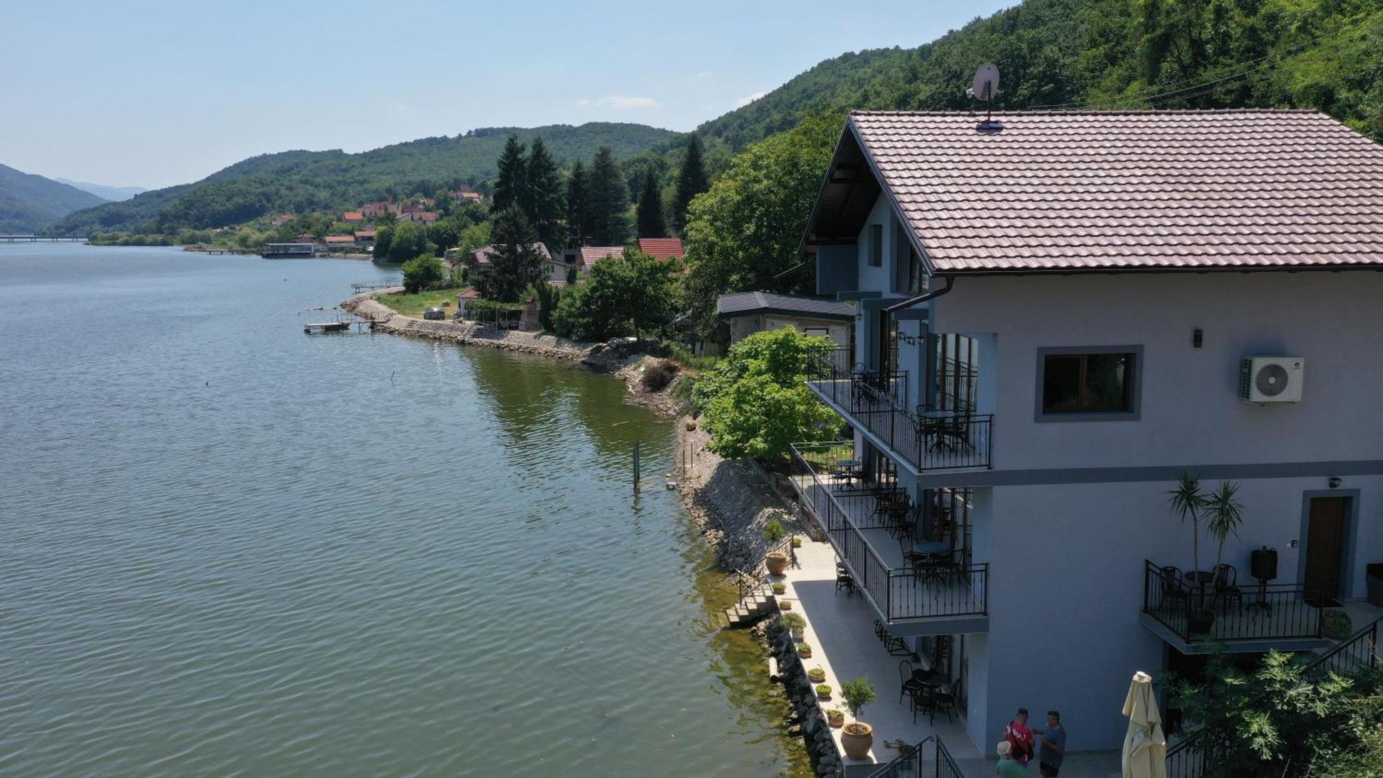 Dunavska Vila Milosavljevic Donji Milanovac Buitenkant foto